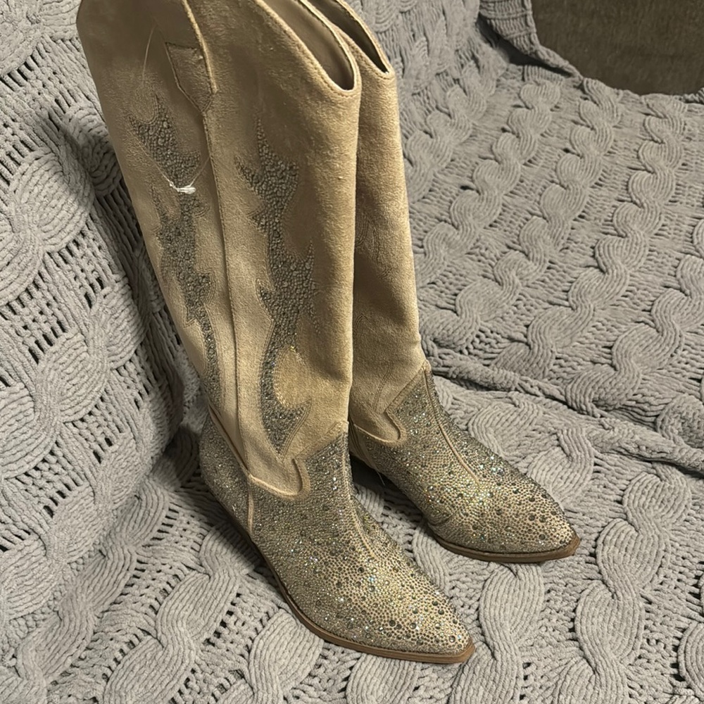 Steve Madden never been worn Elegant Beige Cowboy Boots with Glitter Accents